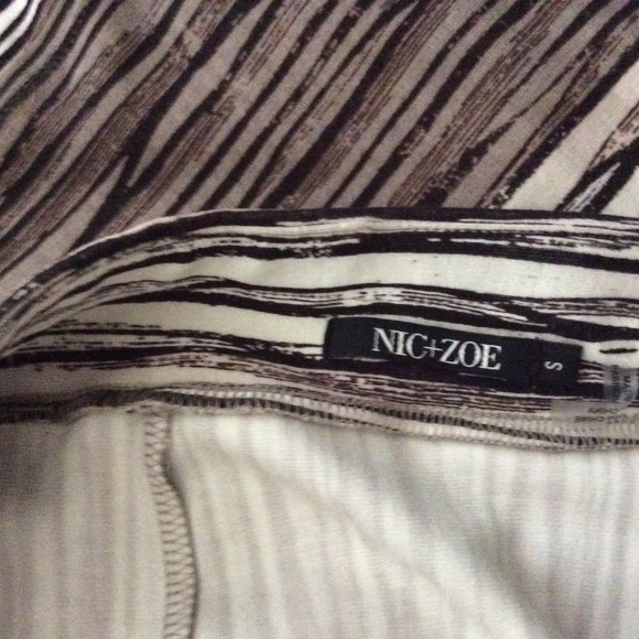 Nic + Zoe Top and Skirt Set - Picture 5 of 5